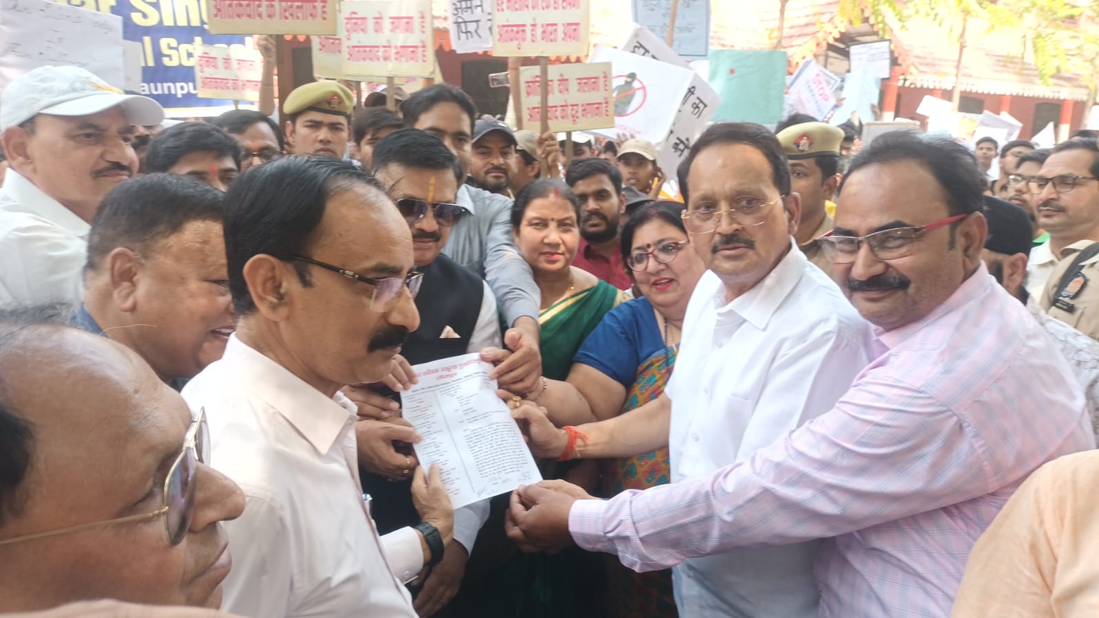 0e3469e16fa8dd6312d15fc0fa37c1d7_359190123