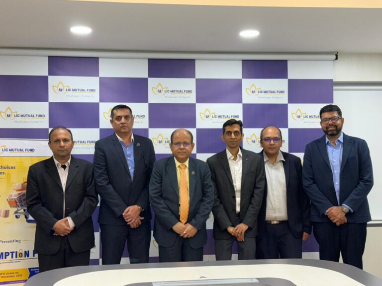 L-R Sumit Bhatnagar - Equity Fund Manager, Prashant Thakkar - President Retail Strategy&Operations&Technology, RK Jha, MD & CEO, Yogesh Patil - Equity CIO, Karan Doshi - Equity Fund Manager, Saurabh Vashistha