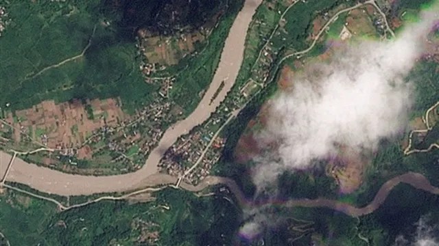 Nepal-border-lake-1787829612764_v