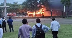 CG-मंत्रालय की स्टाफ बस में लगी आग, ड्यूटी खत्म कर कर्मचारियों को लेकर जा रही थी बस,फिर जो हुआ…