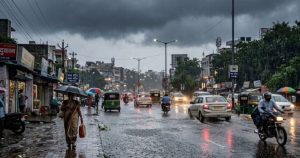 Today Weather update : राजधानी समेत कई जिलों में बारिश का अलर्ट, 50 KM की रफ्तार से चलेंगी हवाएं