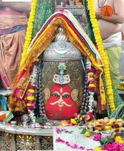 भस्म आरती में रजत ओम-बिल्वपत्र मुकुट से सजे महाकाल, निराकार से साकार रूप में दिए दर्शन