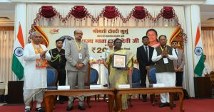 राष्ट्रपति ने पूज्य माता हासी देवी जी के सम्मान में जारी किया 200 रूपए का स्मारक सिक्का, राज्यपाल व मुख्यमंत्री रहे उपस्थित….