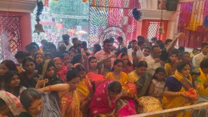 मां दुर्गा के दरबार में उमड़ी श्रद्धालुओं की भारी भीड़, सुरक्षा के पुख्ता इंतजाम