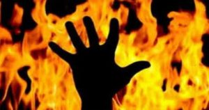 दिल दहला देने वाली घटना : दादा-पोते पर पेट्रोल डालकर दामाद ने लगा दी आग, इस वजह से दिया खौफनाक वारदात को अंजाम