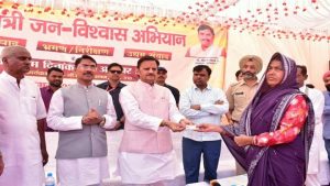 शासन की विभिन्न कल्याणकारी योजनाओं से आत्मनिर्भर हो रहे हैं आम व्यक्ति: उप मुख्यमंत्री शुक्ल