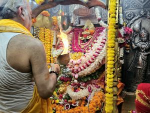 मां ब्रह्मचारिणी के दर्शन को उमड़ा आस्था का सैलाब, जयकारों से गूंजा विंध्यधाम