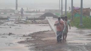 चक्रवात ‘अर्नब’ ने आंध्र प्रदेश में मचाई तबाही, कई मकान क्षतिग्रस्त; मुख्यमंत्री नायडू ने अमित शाह को लिखा पत्र