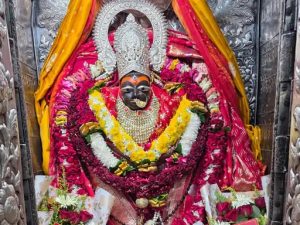 शारदीय नवरात्र आज से, भोपाल, इंदौर और मैहर के देवी मंदिरों में उमड़े श्रद्धालु