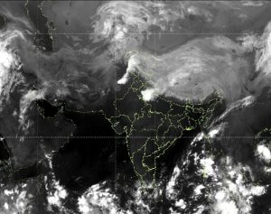 दिल्ली में बदला मौसम, सुबह की शुरुआत आंधी-पानी से