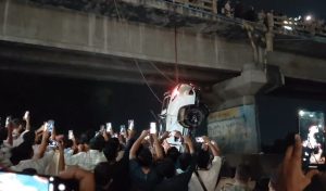 करवा चौथ के दिन पूर्व सांसद संतोष कुशवाहा के रिश्तेदार फॉर्च्यूनर सहित नदी में गिरे,मौत